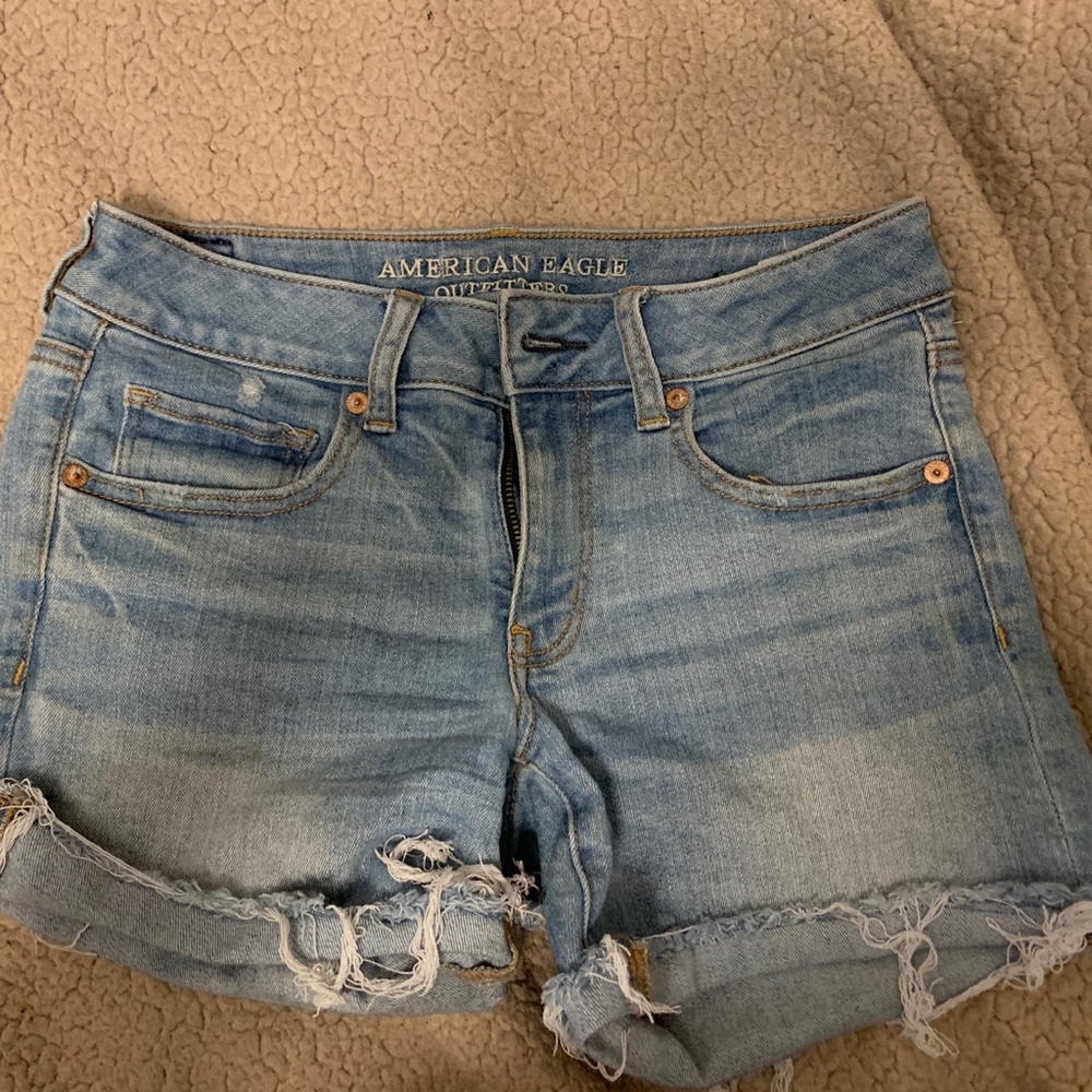 Size 6 light wash Midi shorts